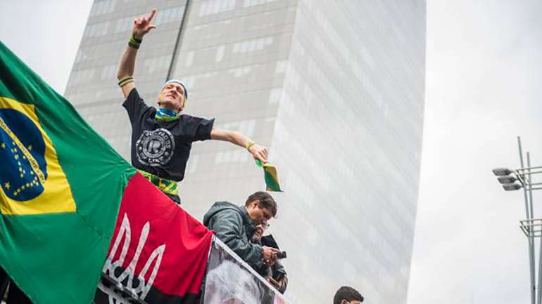 За масовими протестами в Бразилії стоять... українські націоналісти!