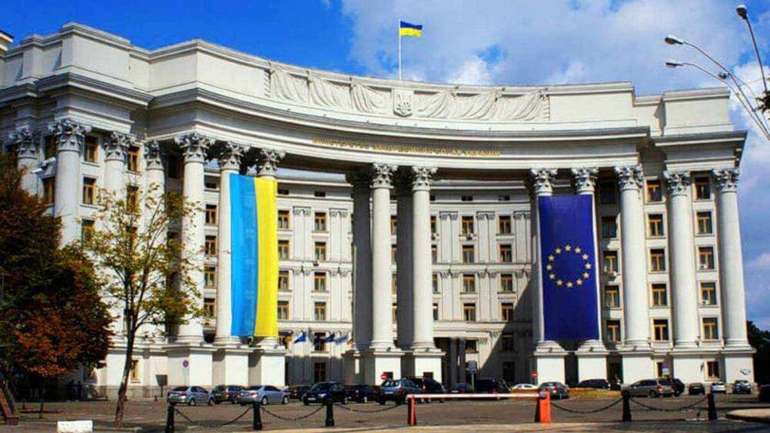 У МЗС України «потролили» Шредера через його заяву щодо українського посла