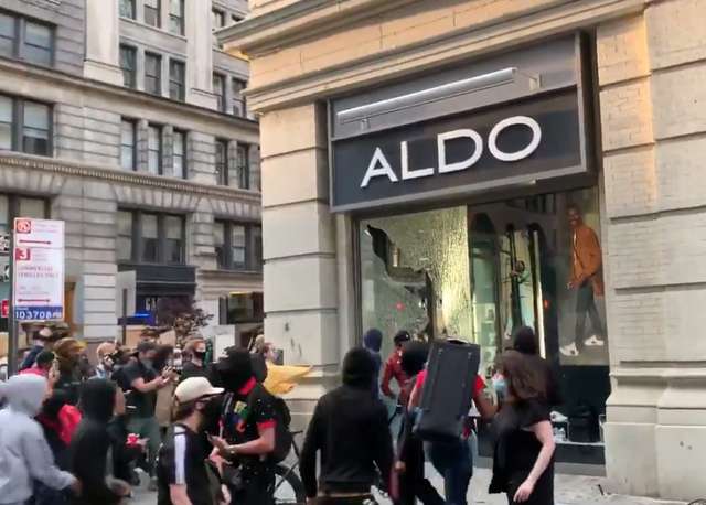 Пограбування крамниці у районі Сого на Мангеттені