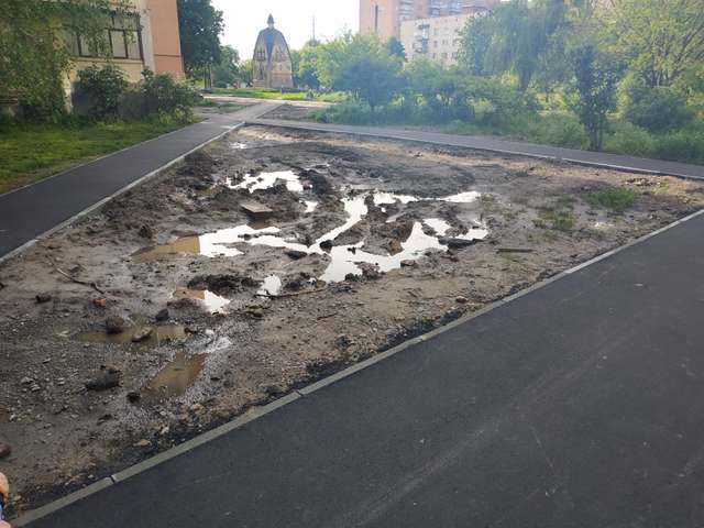 Оновлення тротуару на вулиці Квітуча