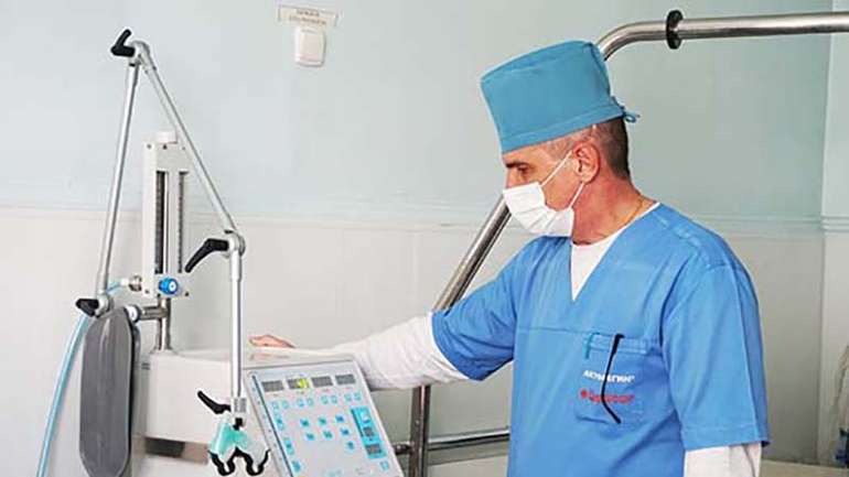 Одна з лікарень Лубен поповнилася новим апаратом для штучної вентиляції легенів