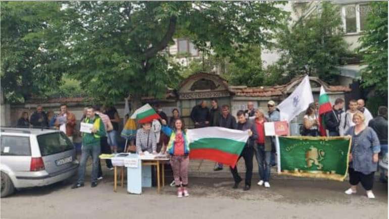 Проросійські сили у Болгарії влаштували збіговисько біля посольства України