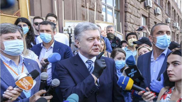 Порошенко після  «протиправного вручення підозри» прийшов до Венедіктової