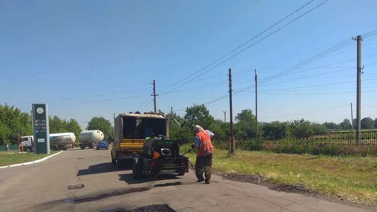 У Козельщинському районі здійснюють ремонт дороги місцевого значення