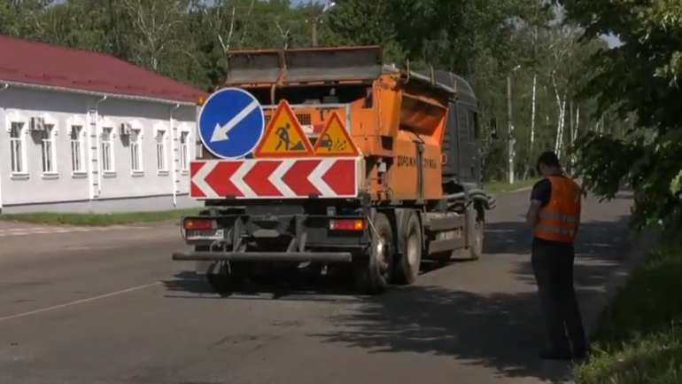 Дорожники Миргорода взялися за ямковий ремонт вулиць міста