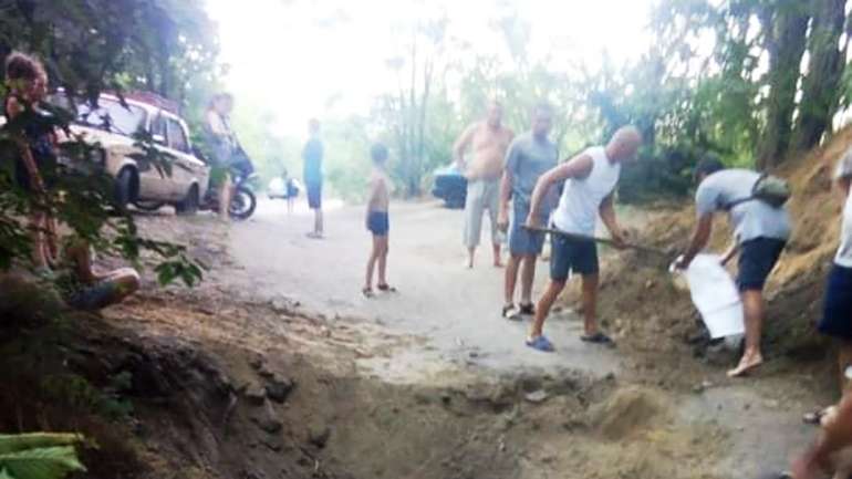 Природна окраса Полтавщини, гора Пивиха, страждає від навали відпочивальників