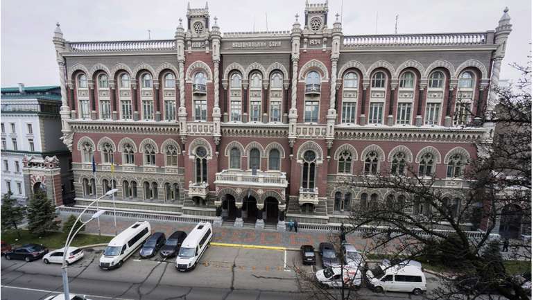 В НБУ попередили, що тотальний карантин може обвалити економіку України