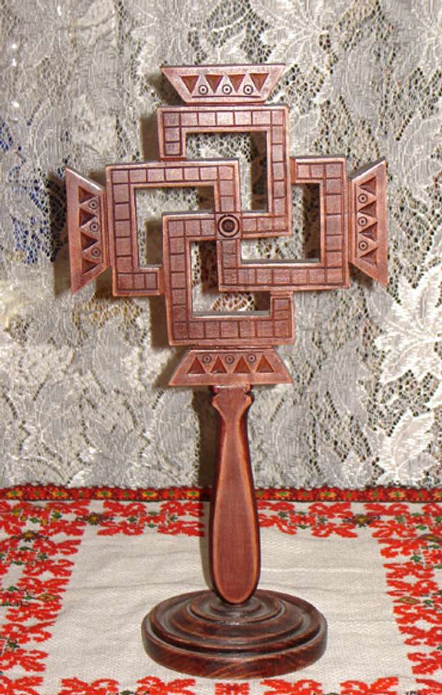 Гуцульський сонячний хрест