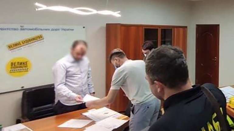 НАБУ прийшло з обшуками до Укравтодору