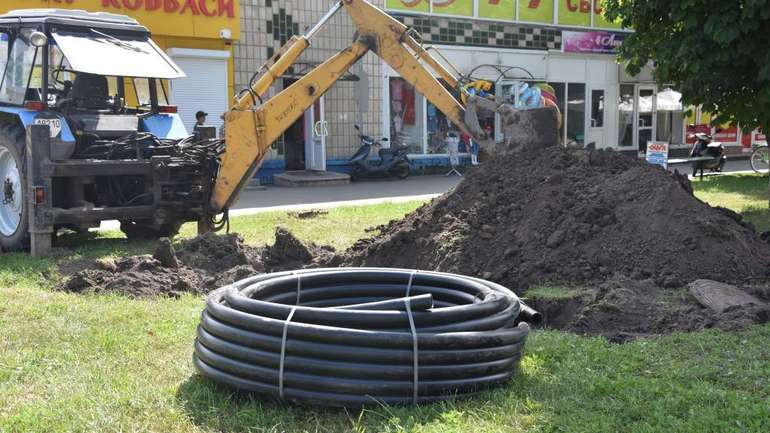 У Пирятині оновлюють міський водогін з метою уникнення аварій