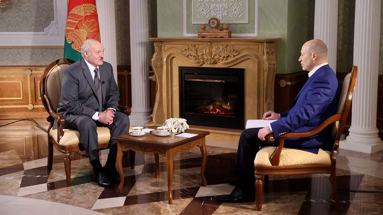 Лукашенко звинуватив військово-політичну верхівку України у здачі Криму