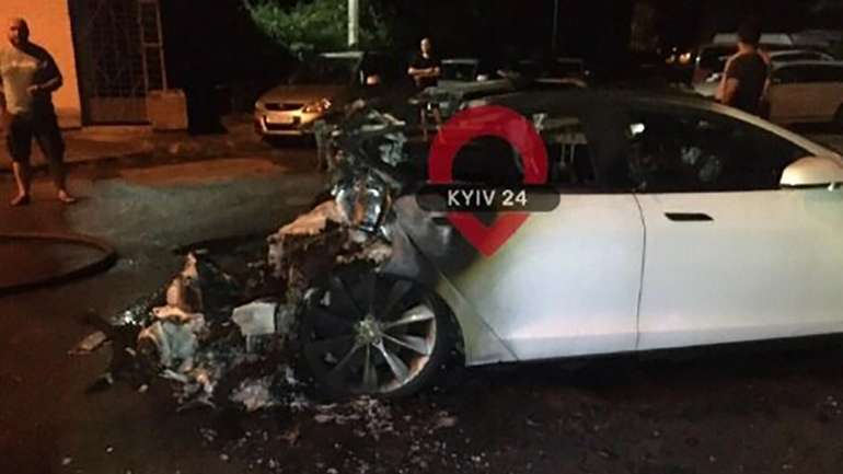 Ні розуму, ні фантазії: Андрію Богдану спалили авто