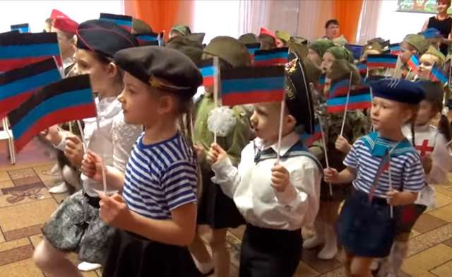 У мережі показали будні окупованого Донбасу, де панує ненависть до українців_5