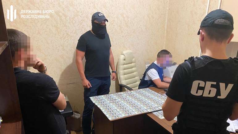 Поліціянтів-хабарників затримали на Київщині