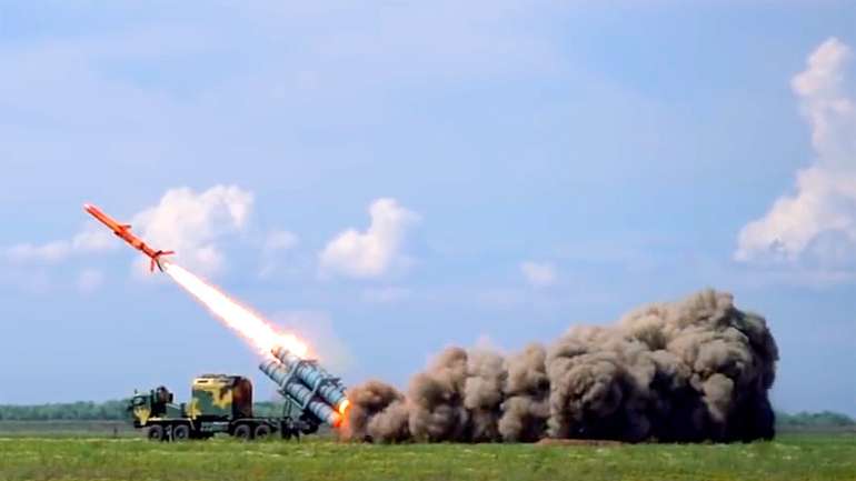 Українська армія взяла на озброєння ракетний комплекс «Нептун»