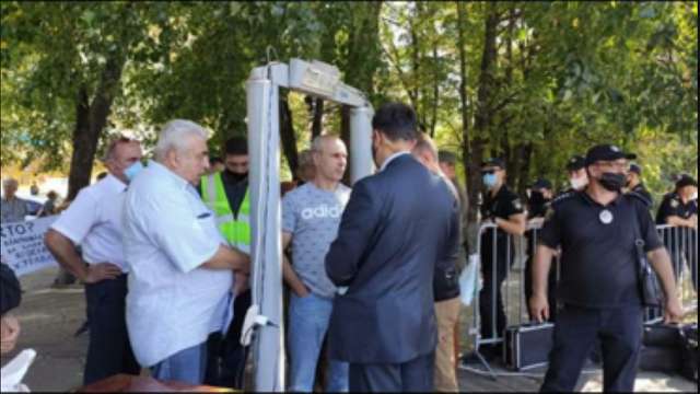 Зеленський в Полтаві: місця в перших рядах біля сцени коштували від 30 до 80 тисяч доларів_7