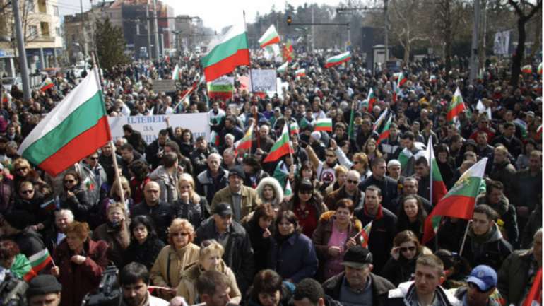 Протести і сутички з поліцією в Болгарії – затримано 95 осіб