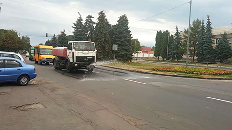 Від коронавірусу і пожеж: влада Лубен відновила санітарну обробку міста