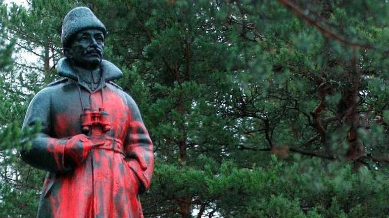 У Фінляндії вандали спаплюжили 2 пам'ятники маршалу Маннергейму