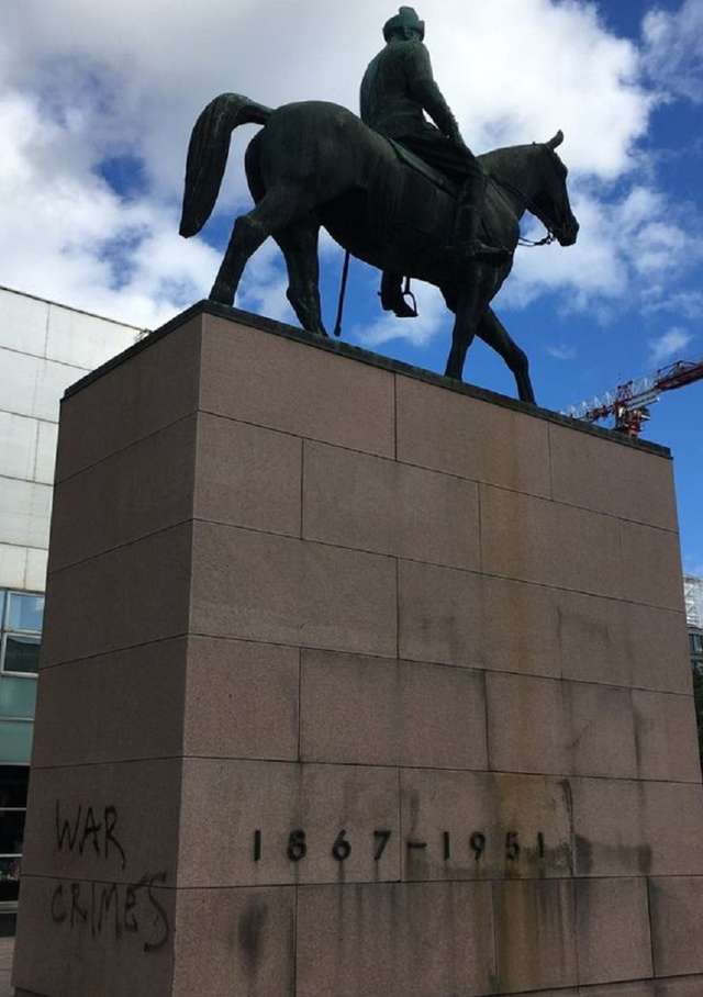 У Фінляндії вандали спаплюжили 2 пам'ятники маршалу Маннергейму_2