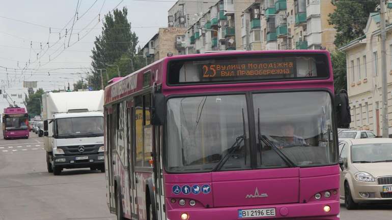 Влада Кременчука закликала перевізників збільшити кількість транспорту на вулицях міста