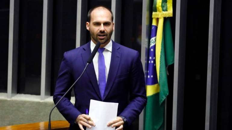 Наслідуючи Україну: син президента Бразилії вимагає криміналізувати комунізм і нацизм