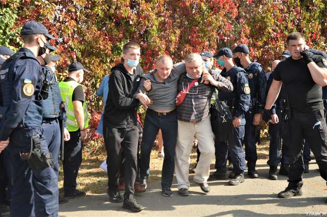 Побиті студенти і ректор у смітнику. Що відбувається в Олімпійському коледжі (репортаж)_6