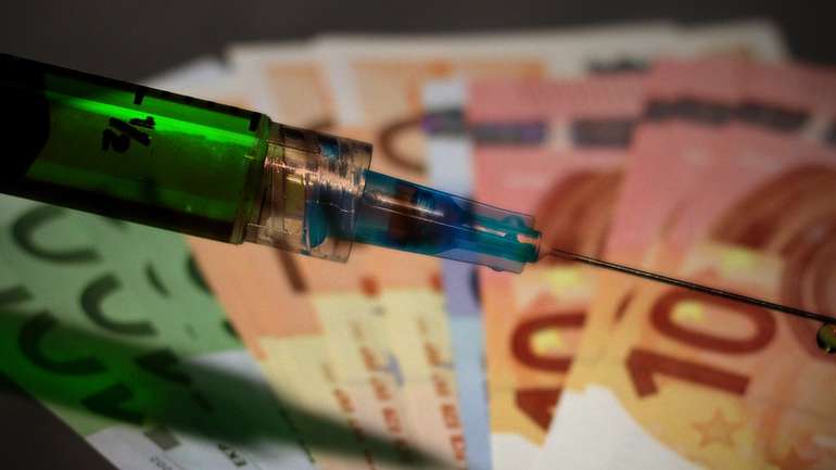 Більшість українців побоюються другої хвилі коронавірусу, але відмовилися б від вакцинації