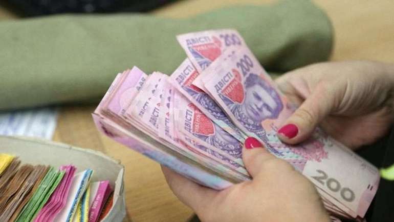 У Держстаті повідомили про скорочення середньої зарплати українців