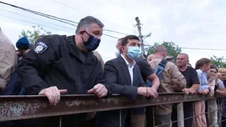 Зеленський задовольняє поліцію, на армію йому начхати