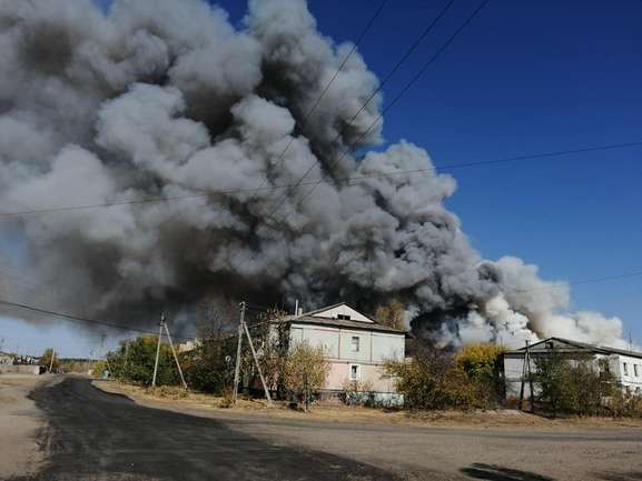 Луганщина у вогні:  вогонь підібрався до електростанцій; розриваються снаряди