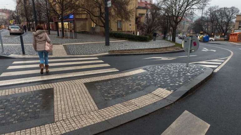 В Україні вводять нові стандарти для безпеки пішоходів на дорогах