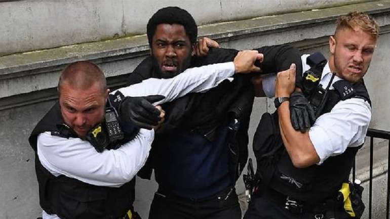Британська поліція фіксує зростання криміналу на ґрунті расової ненависті