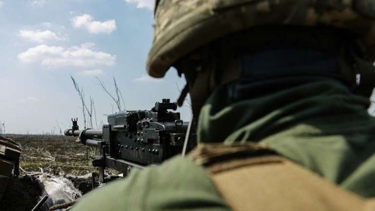 Бойовики обстріляли українських військових поблизу Луганського