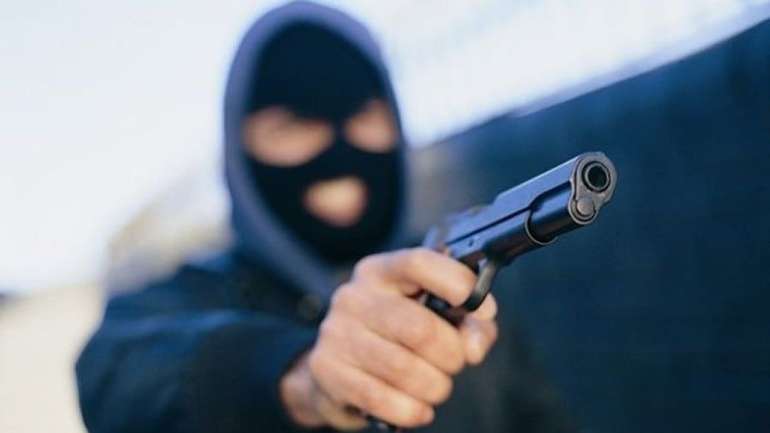 За збройний напад на аптеку і магазин кременчуківцю призначили позбавлення волі