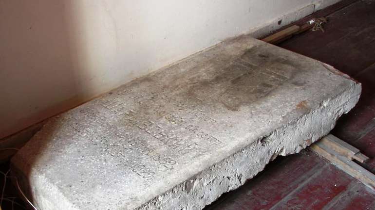 У Софійському соборі сплюндровано могилу архієпископа УАПЦ