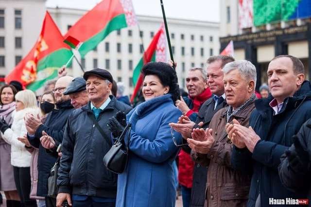 Прихильники Лукашенка відзначили річницю більшовицького перевороту_4