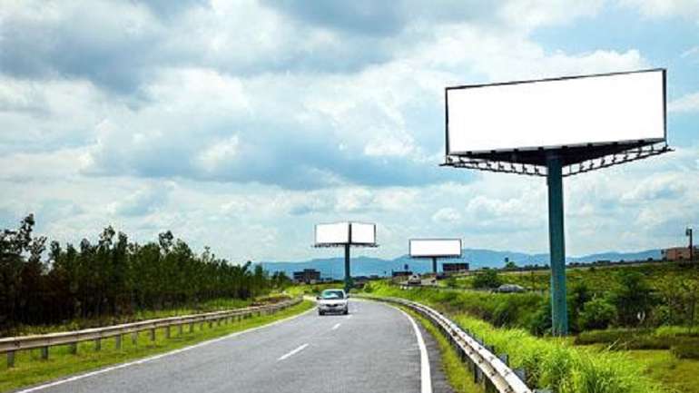 У Раді пропонують заборонити рекламу вздовж автомобільних доріг