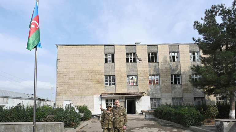 Подружжя Алієвих відвідало звільнений Карабах