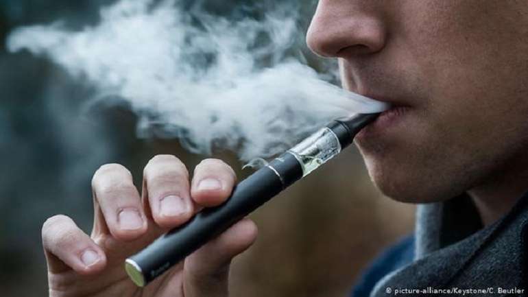 Куріння електронних цигарок шкодить легеням, — американські дослідники