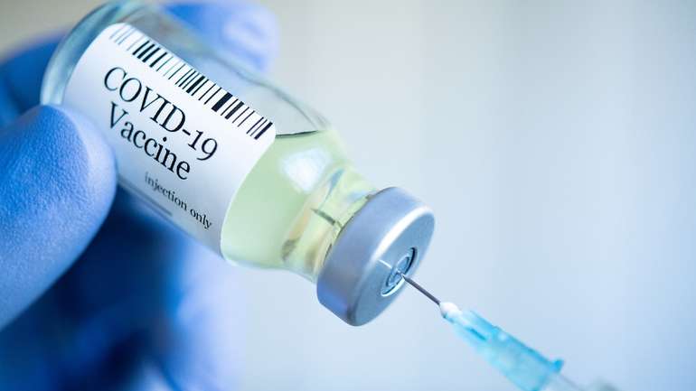 Масова вакцинація не зупинить пандемію COVID-19, — європейські медики