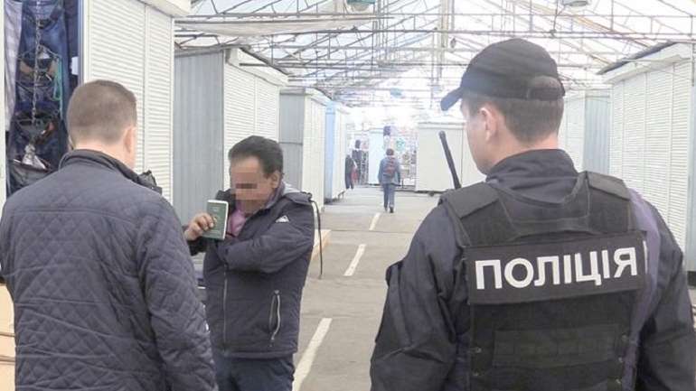 Аваков пропонує жорстко штрафувати нелегалів та порушників міграційного законодавства