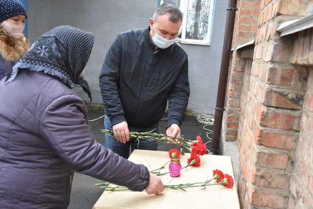 Пирятинці вшанували пам'ять полеглого на Донбасі земляка_6