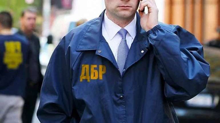 Викрито працівника СБУ, який створив банду вимагачів у Харкові – ДБР