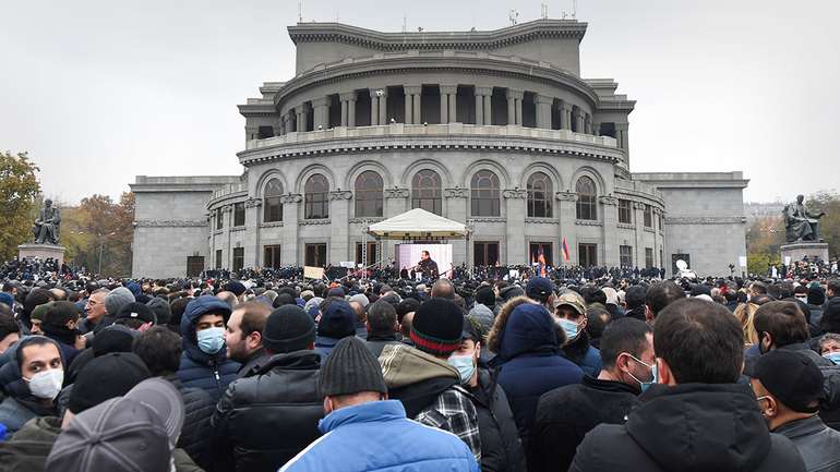 Вірменська опозиція закликала громадян до «мирного перевороту»