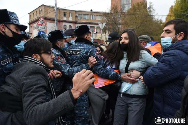 Вірменська опозиція закликала громадян до «мирного перевороту»_2
