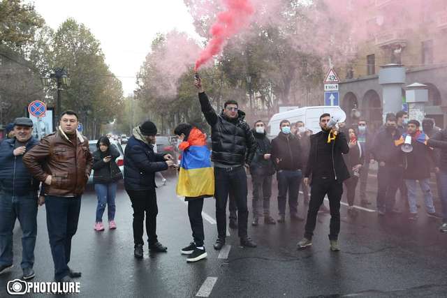 Вірменська опозиція закликала громадян до «мирного перевороту»_3