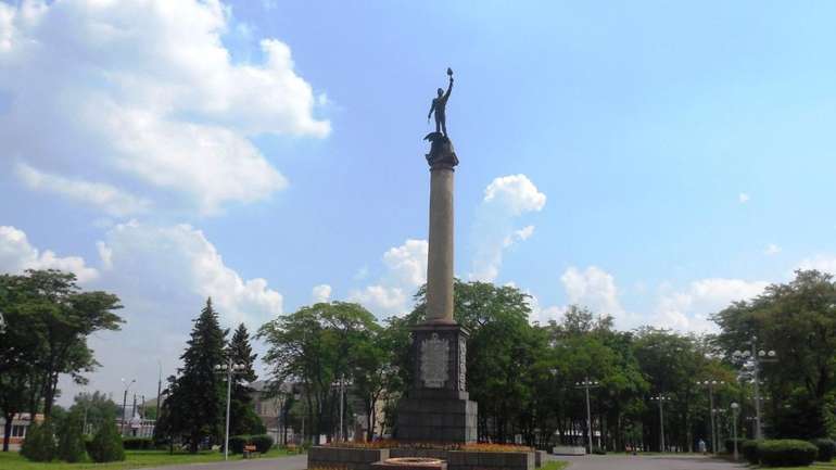 Депутати новообраної Кам'янської міськради відмовилися прибрати з “Прометея” слова Леніна