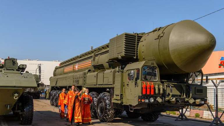 Це Росія: московські попи продовжують освячувати ракети “Сатана”