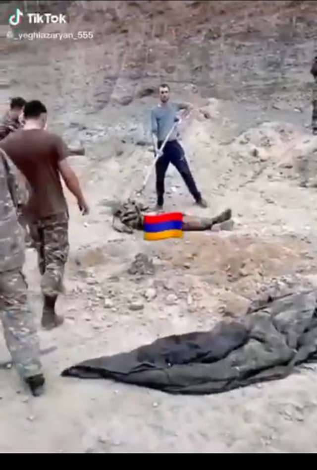 Вірмени опублікували відео спалення азербайджанського військового_1